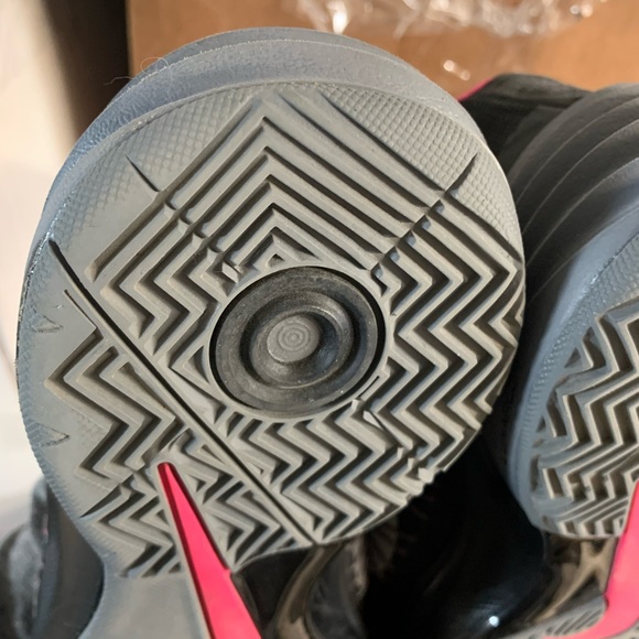 Nike hyperdunks mens 9.5. US - Picture 3 of 5